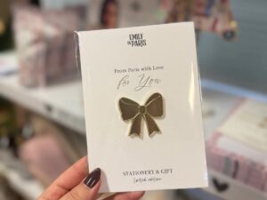 Emily in Paris | Kaart met Pin Strik